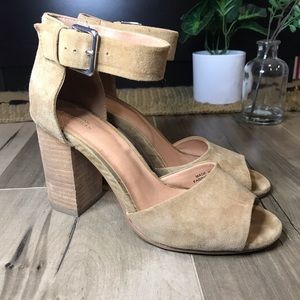 UO‎ Tan Heel Sandals